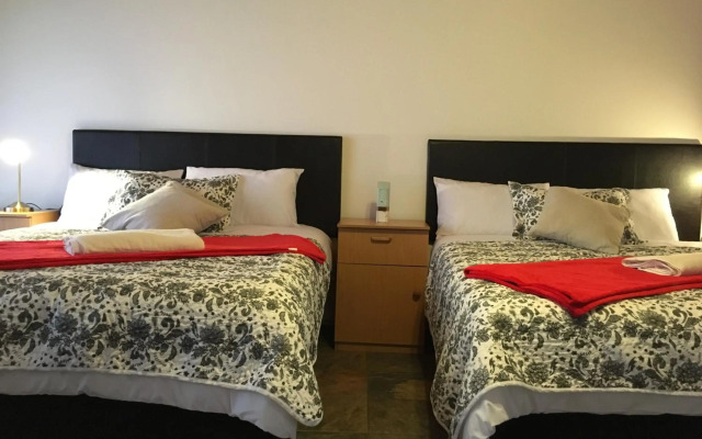 Cura Lodge