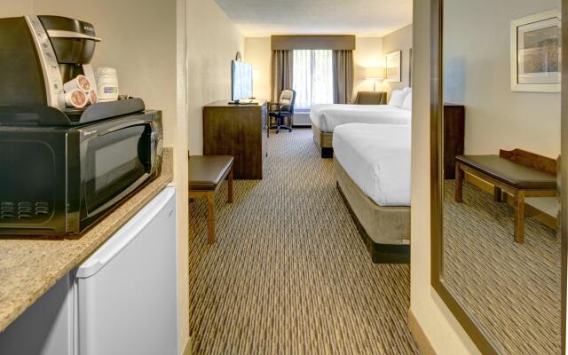 Holiday Inn Express Hotel & Suites Emporia, an IHG Hotel