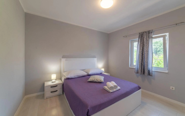 Guest House Ban