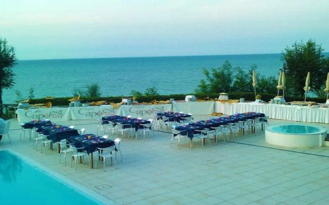 Hotel Capo Est