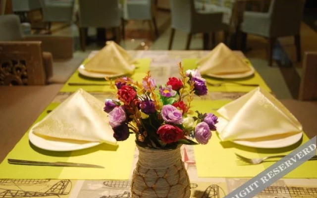 Waitan Holiday Hotel