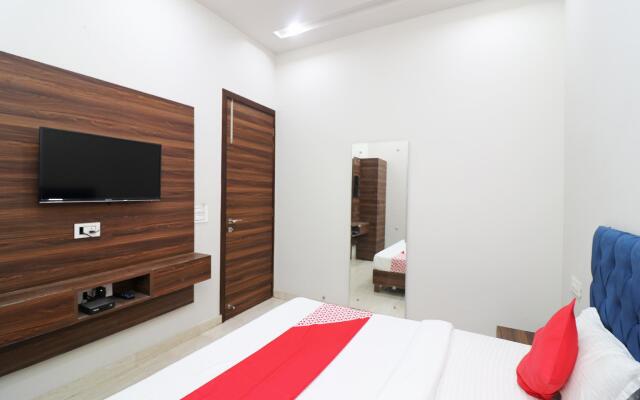 OYO 38799 Savoy Guest House
