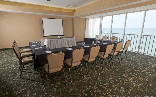 Radisson Suite Hotel Oceanfront