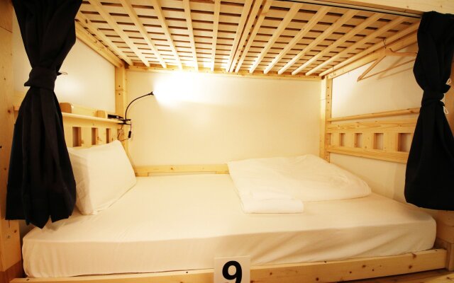 coins hostel tenjin