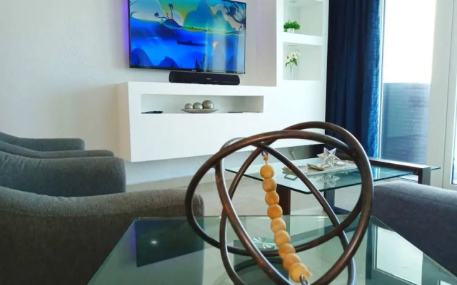 Isla Verde Beachfront Retreat With Parking