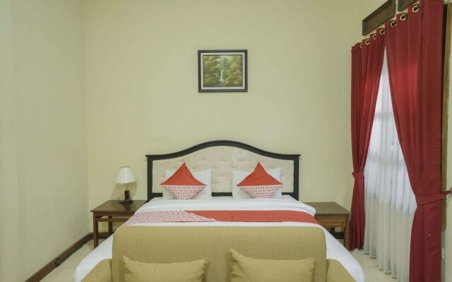 OYO 804 Ndalem Maharani Guest House
