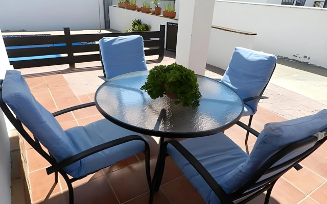 Apartamentos piscina compartida