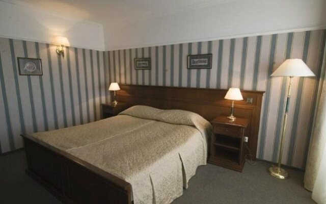 Отель Дафна