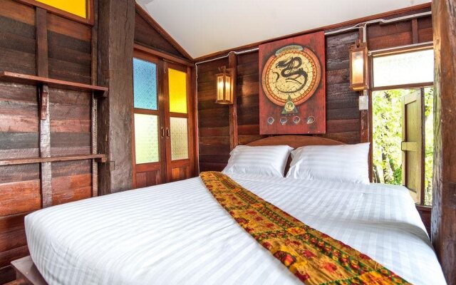 Boon Home Stay Arts and Crafts