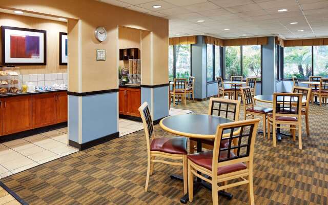 La Quinta Inn & Suites by Wyndham Thousand Oaks-Newbury Park