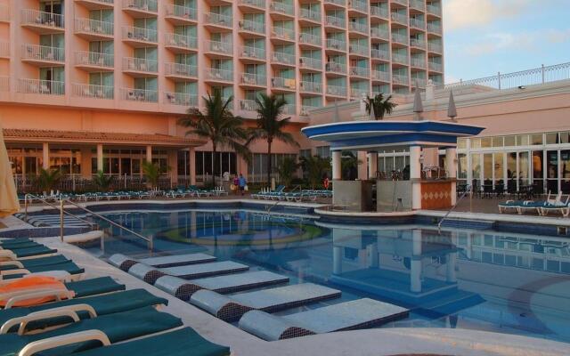 Hotel Riu Palace Paradise Island - Adults Only - All Inclusive