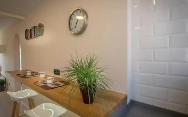 Beachfront Sunny Apartment Sea Mountain View