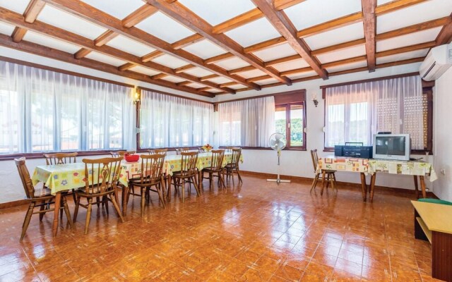 Amazing Home in Kampor With Wifi and 5 Bedrooms