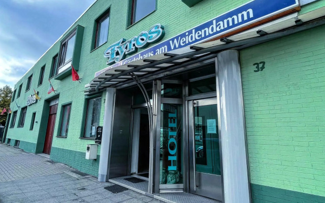 Tyros Hotel und Gästehaus am Weidendamm