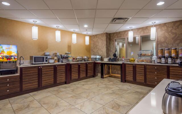 Best Western Plus Bowmanville