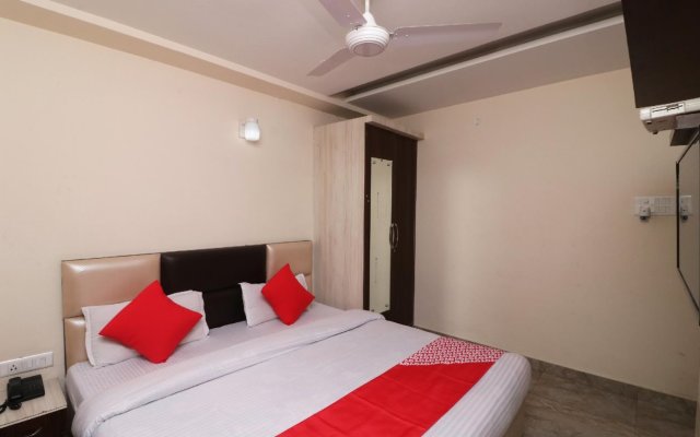 Hotel Paras by OYO Rooms