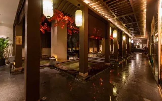Splendent Holiday Hotel