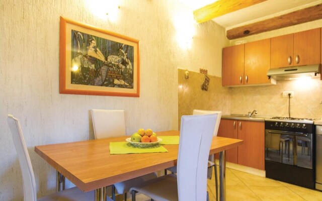 Nice Home in Kanfanar With Wifi and 2 Bedrooms