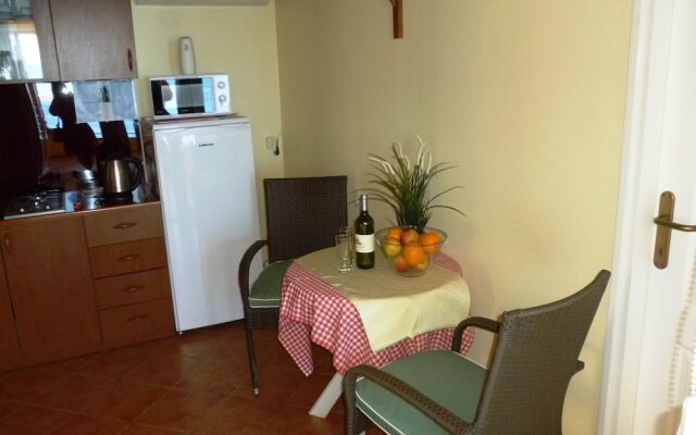 Apartments Niko-by the Beach