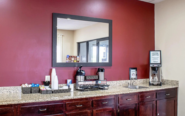 Red Roof Inn and Suites Middletown - Franklin