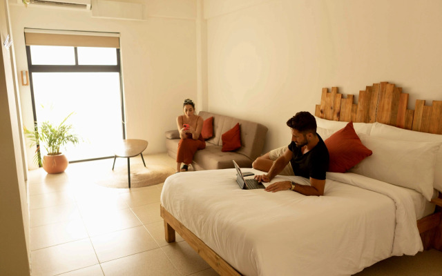 Nomads Hotel, Hostel & Rooftop Pool