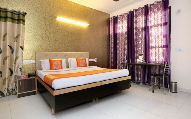 OYO 5785 Silver One