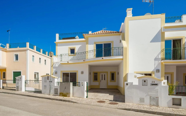 Villa Linda, Alto da Ria