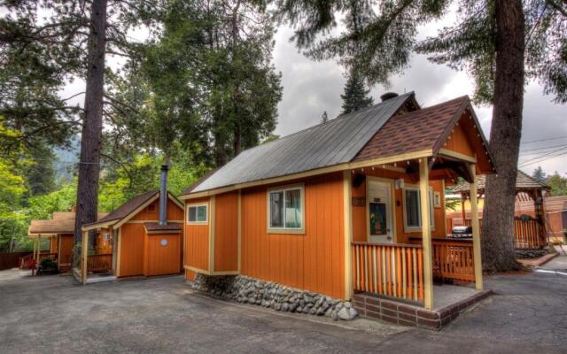 Sleepy Hollow Cabins and Hotel