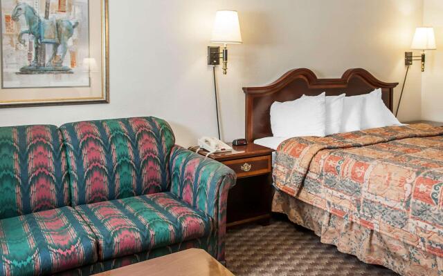 Econo Lodge Eagle Nest