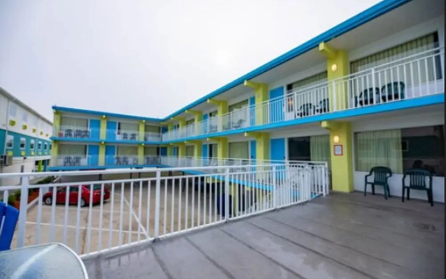 Tropicana Motel