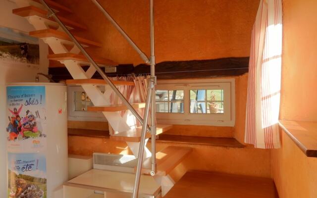 Cozy Home in Haut-du-them-château-lambert With Garden