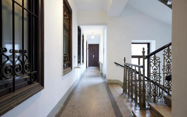 Beautiful Restored - Close To Metro - II