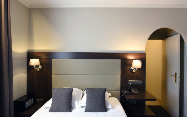 Golden Tree Hotel