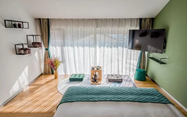 No Flowers Boutique Hostel