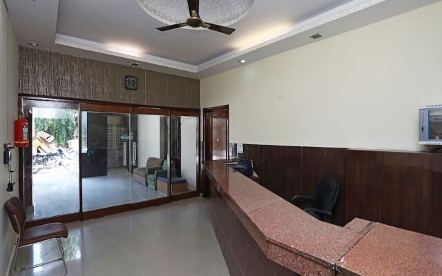OYO 15791 Flagship Hotel Executive Hazratganj