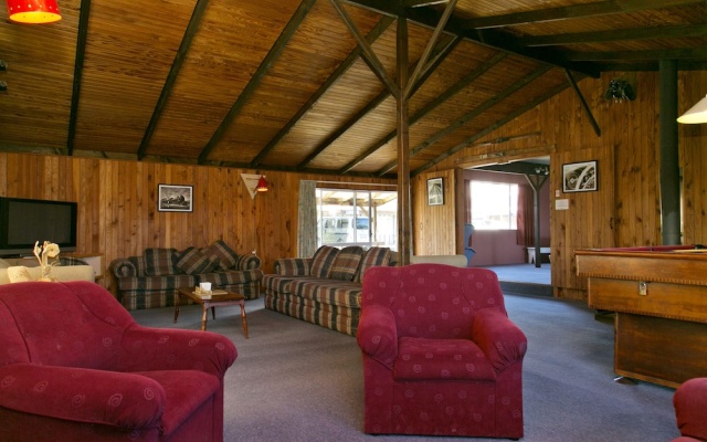Howards Mountain Lodge – Lobby – Waimarino