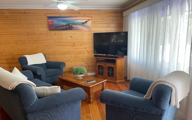 Sails - Elegant, spacious beach villa – Guest Rooms – Port Fairy