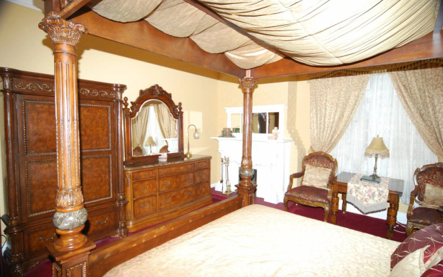 Queen Anne Hotel