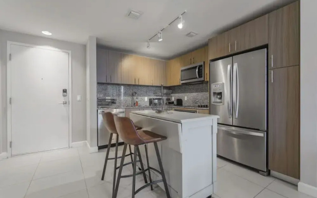 Downtown Doral Condo w-Free Parking