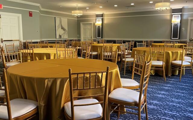 Chateau Merrimack Resort & Spa