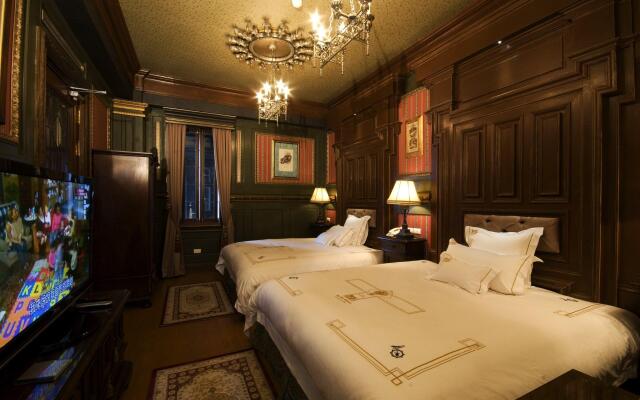 The Old England Manor
