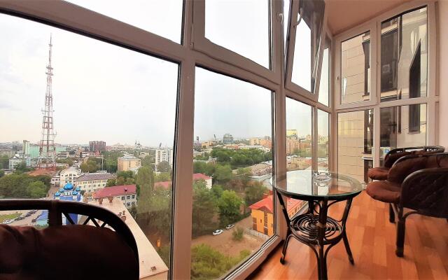 Мегаполис на улице Средне-Московская