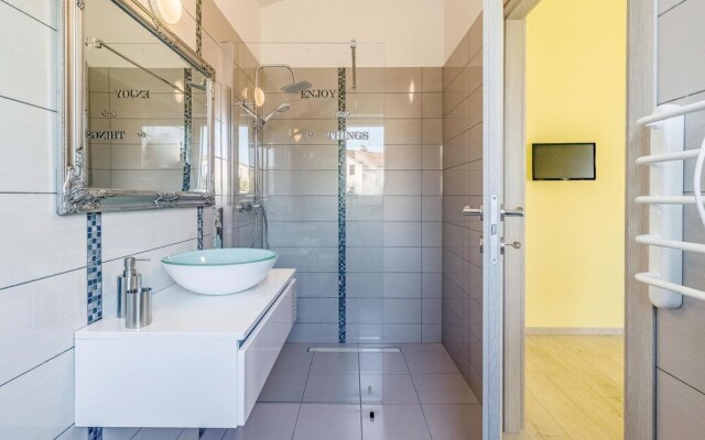 Nice Home in Vodnjan with Hot Tub, WiFi & 4 Bedrooms