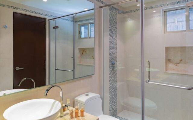 Secret Garden Oasis 3BR Penthouse