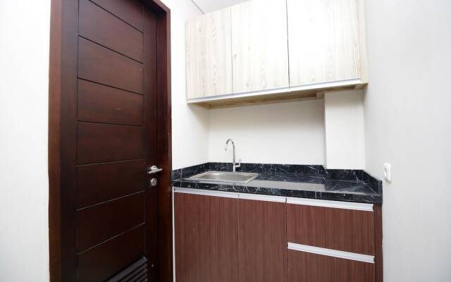 Airy Fatmawati Abdul Majid Raya 12 Jakarta