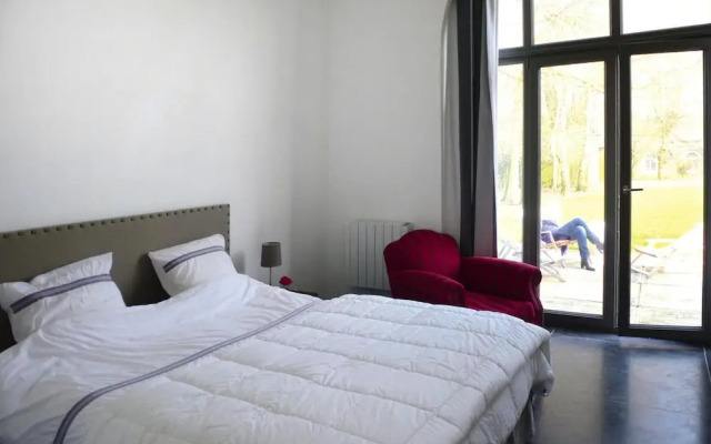 Architectural Villa Near the Coast, Sainte-colombe