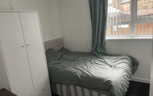 3 Bedroom House in Bradford