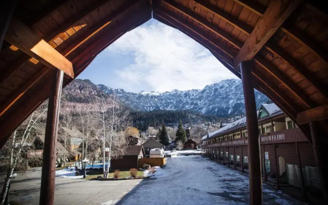 Best Western Plus Twin Peaks Lodge