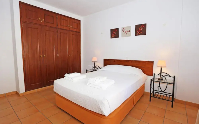 EE 01 - Bedroom 1 in Rossio Entrance Guesthouse