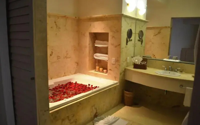 Tres Vidas Acapulco Suites